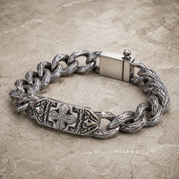 Bracelet Fleur du Temple en acier inoxydable avec maillons gravés sur pierre médiévale claire