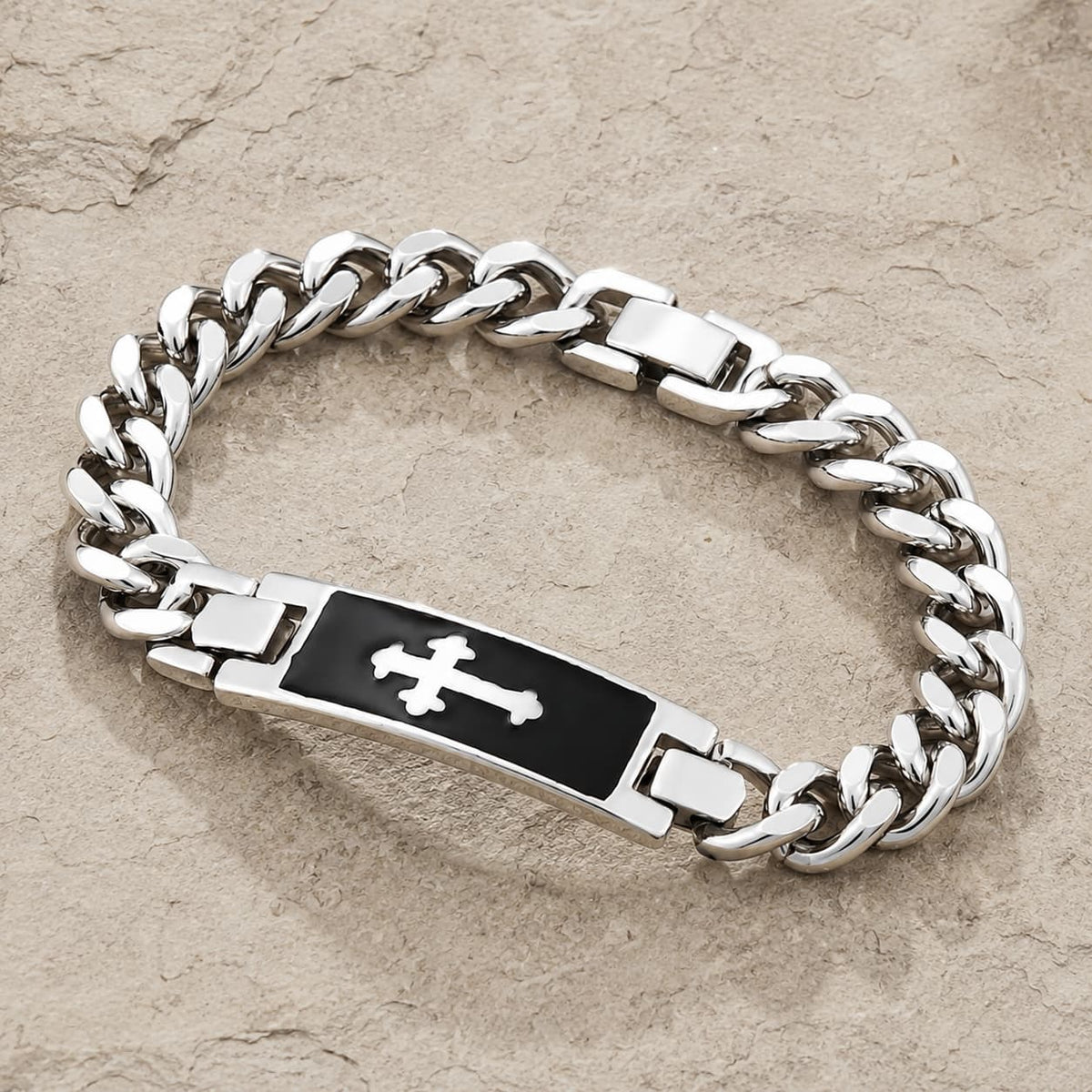 Bracelet du Gardien Sacré en acier inoxydable avec maillons argentés sur pierre médiévale claire