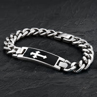 Gros plan de la croix du Bracelet du Gardien Sacré en acier inoxydable