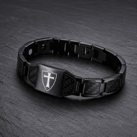 Bracelet Noir du Croisé en acier inoxydable premium avec motif croix sur ardoise sombre