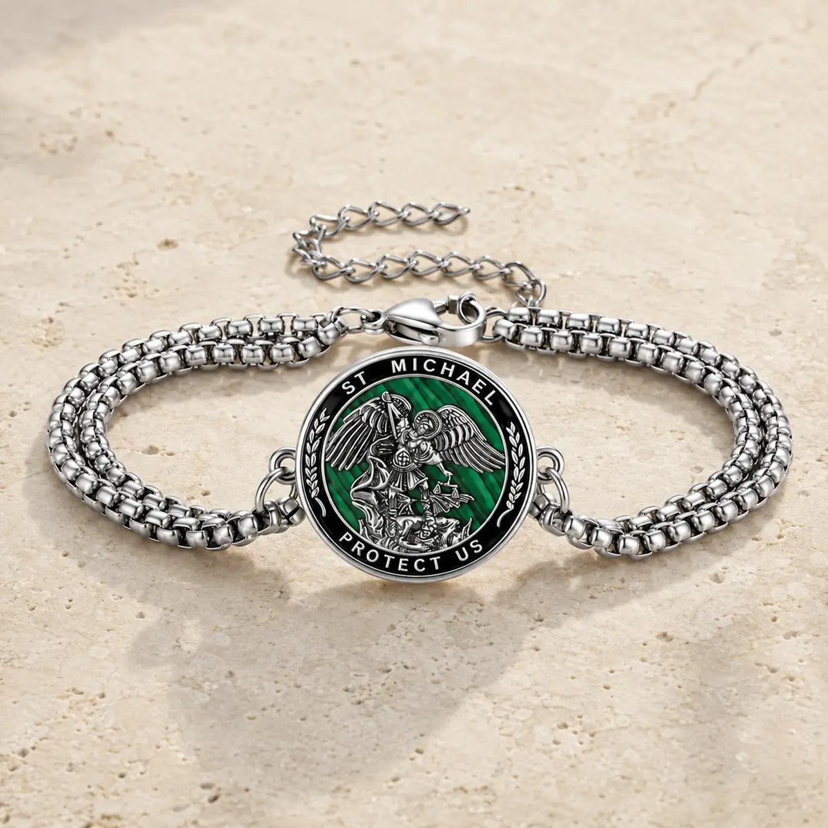 Bracelet du Sceau de Saint Michel en cuivre et malachite sur pierre médiévale claire