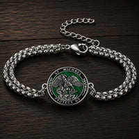 Détail du fermoir à mousqueton et de la chaîne du Bracelet du Sceau de Saint Michel