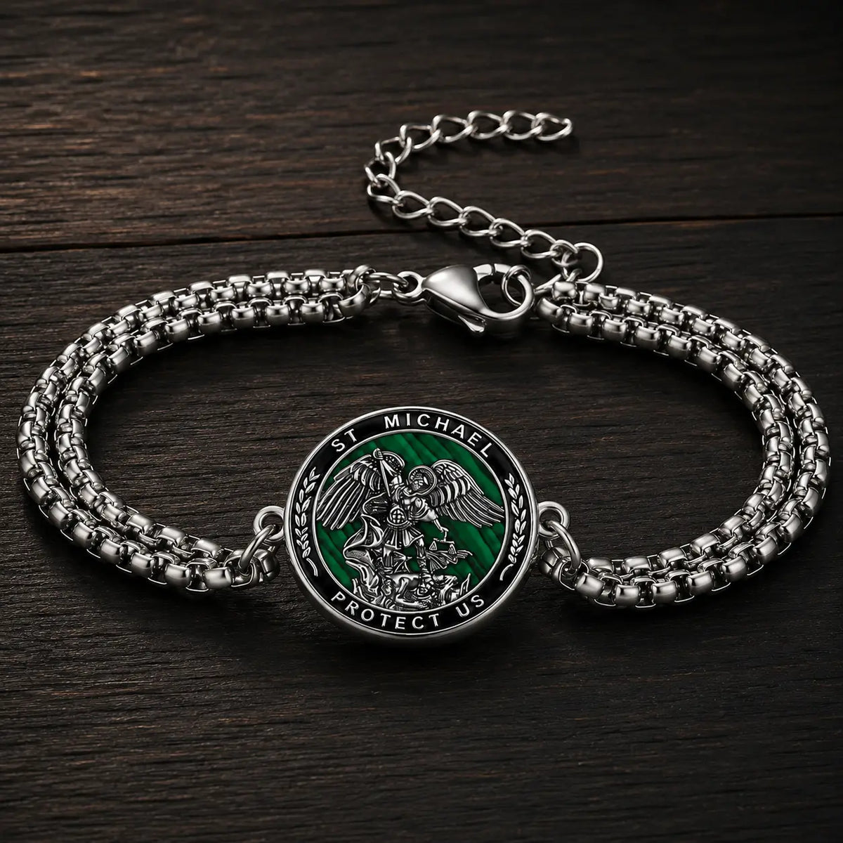 Détail du fermoir à mousqueton et de la chaîne du Bracelet du Sceau de Saint Michel