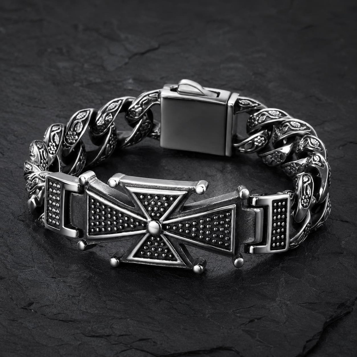 Bracelet de la Seigneurie en acier inoxydable avec croix templière sur fond anthracite texturé