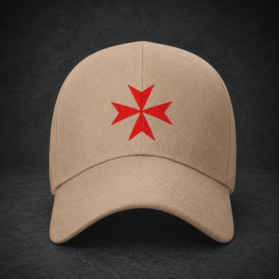 Casquette Croix de Malte en polyester et coton beige avec croix rouge.