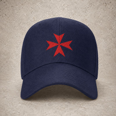 Casquette Croix de Malte en polyester et coton bleu marine avec croix rouge.