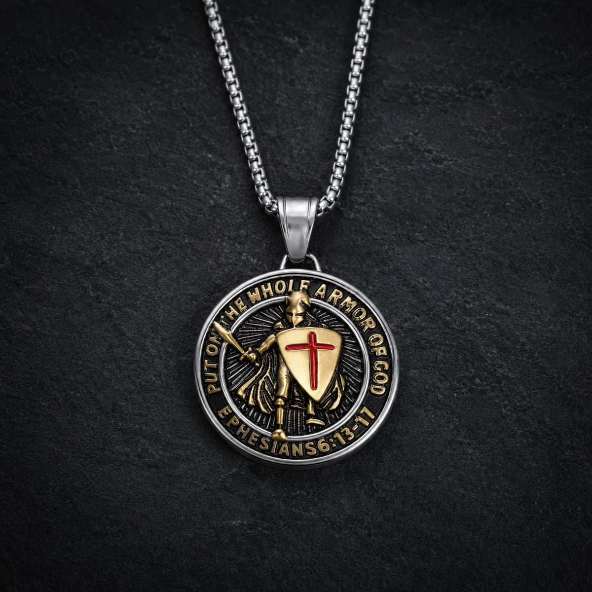 Collier Armure du Templier en acier inoxydable avec pendentif chevalier, bouclier doré et croix rouge