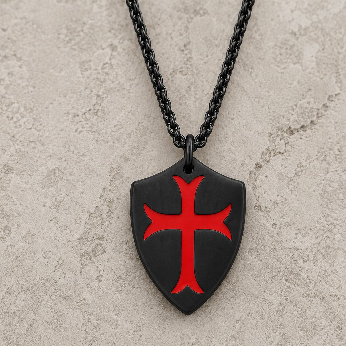 Collier de la Chevalerie en acier inoxydable avec pendentif bouclier templier et croix rouge sur pierre claire