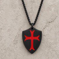 Collier de la Chevalerie en acier inoxydable avec pendentif bouclier templier et croix rouge sur pierre claire