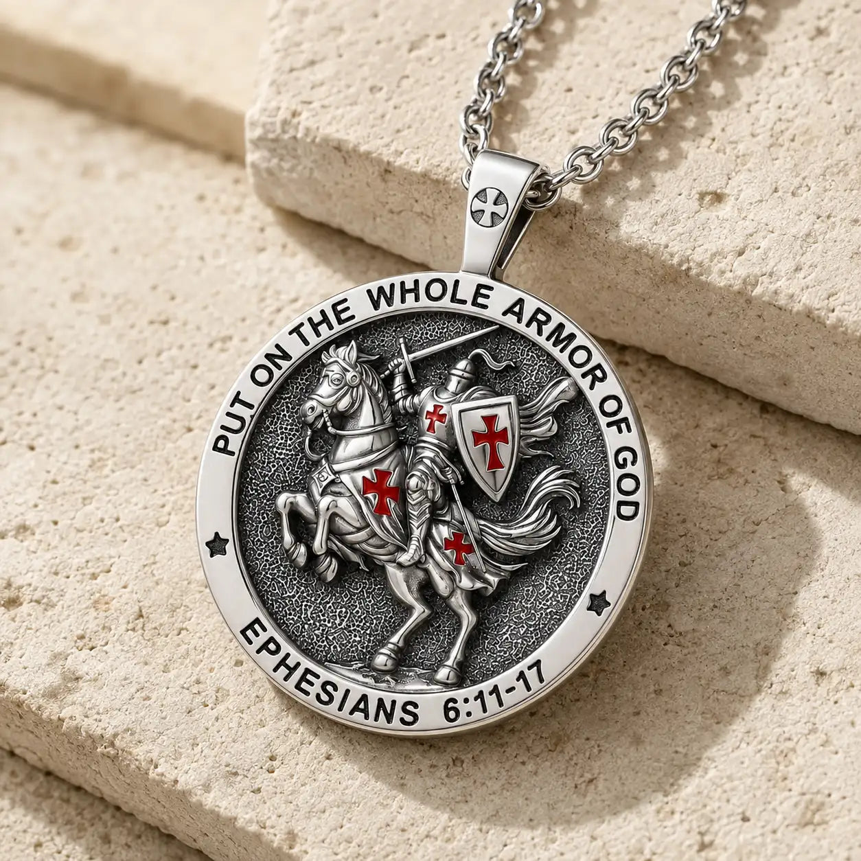 Collier du Chevalier de l’Armure de Dieu en argent sterling 925 sur pierre médiévale claire