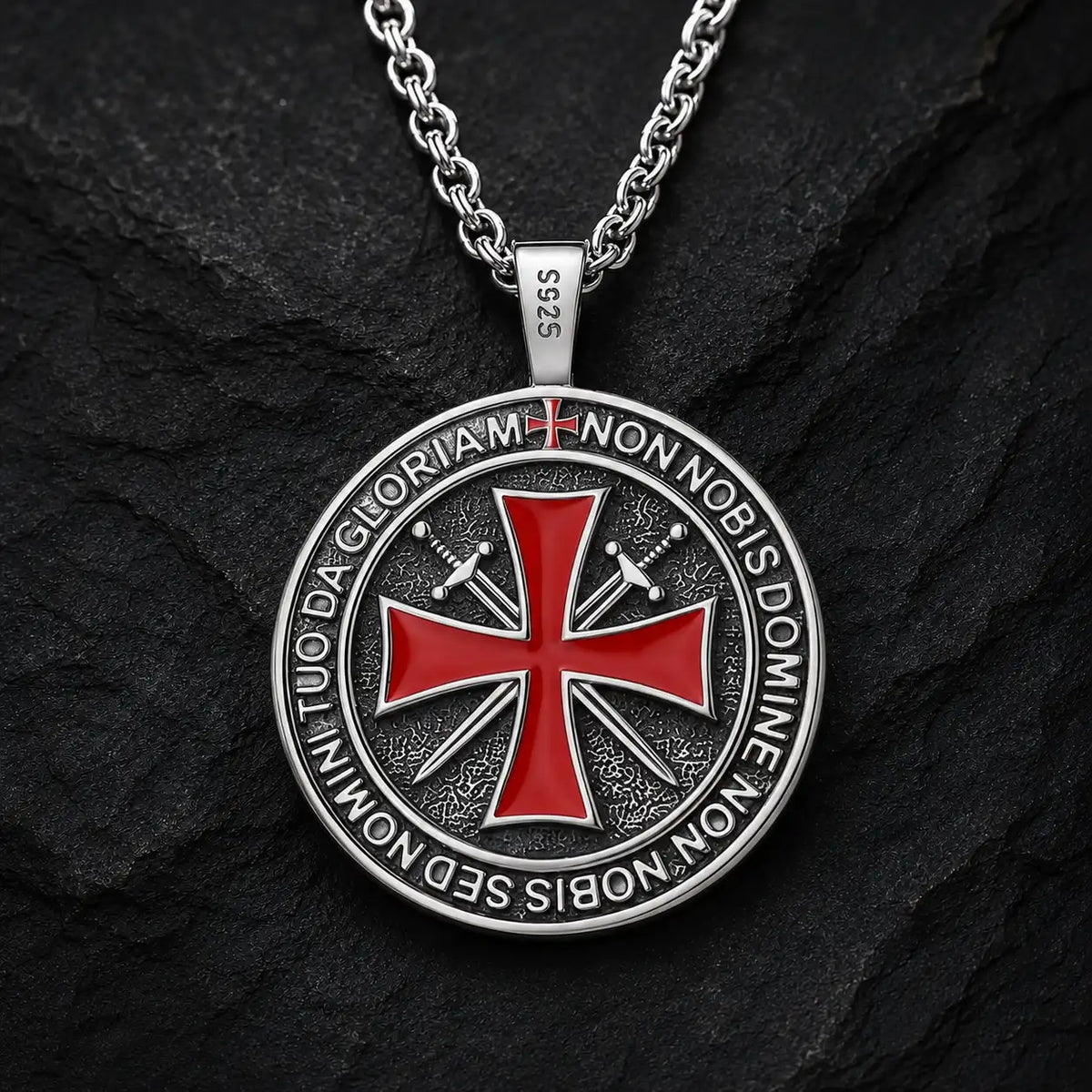 Verso du Collier du Chevalier de l’Armure de Dieu en argent 925 avec croix rouge