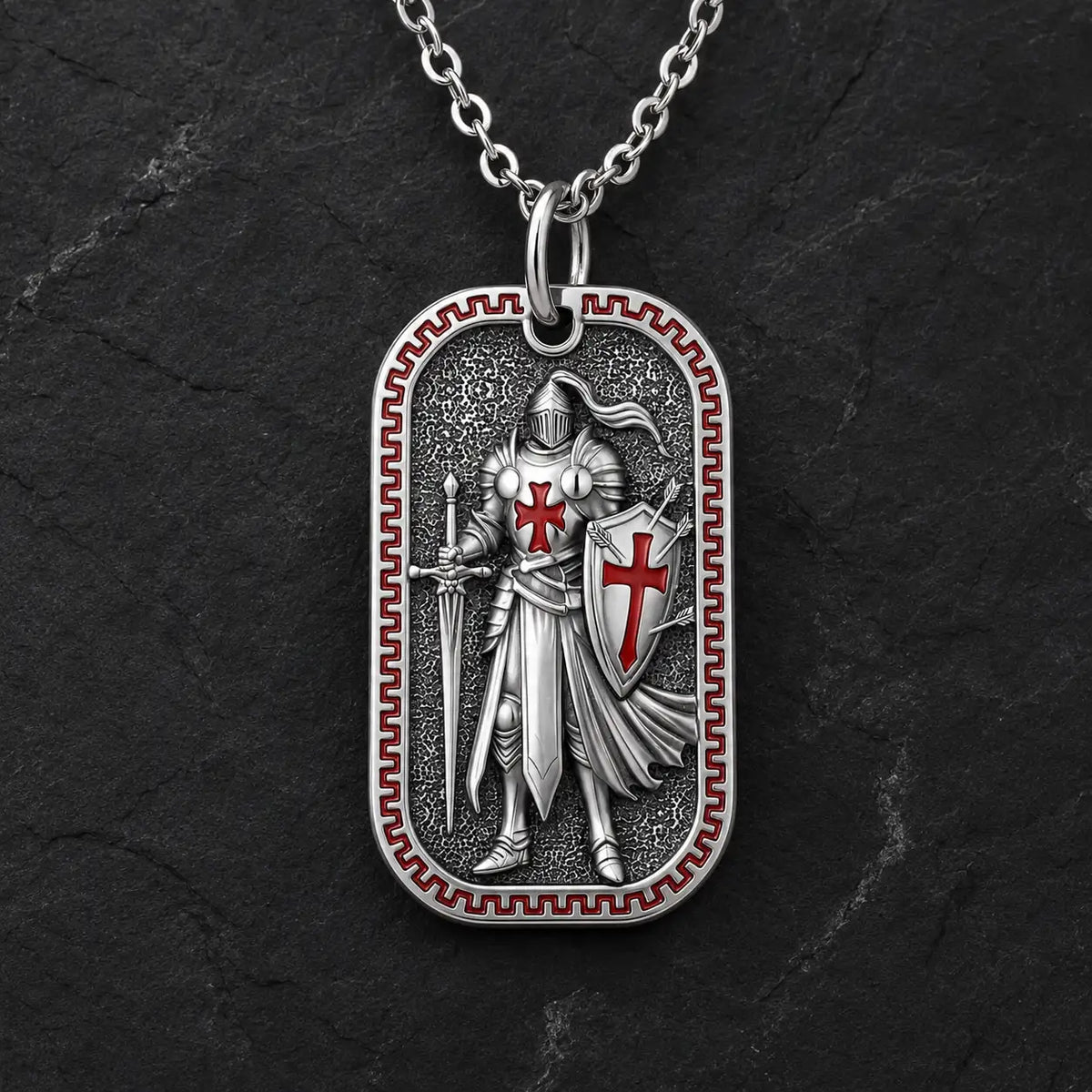 Collier du Croisé de l’Armure de Dieu en argent 925 sur ardoise sombre
