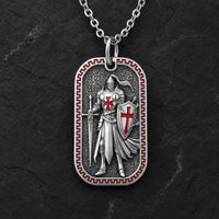 Collier du Croisé de l’Armure de Dieu en argent 925 sur ardoise sombre