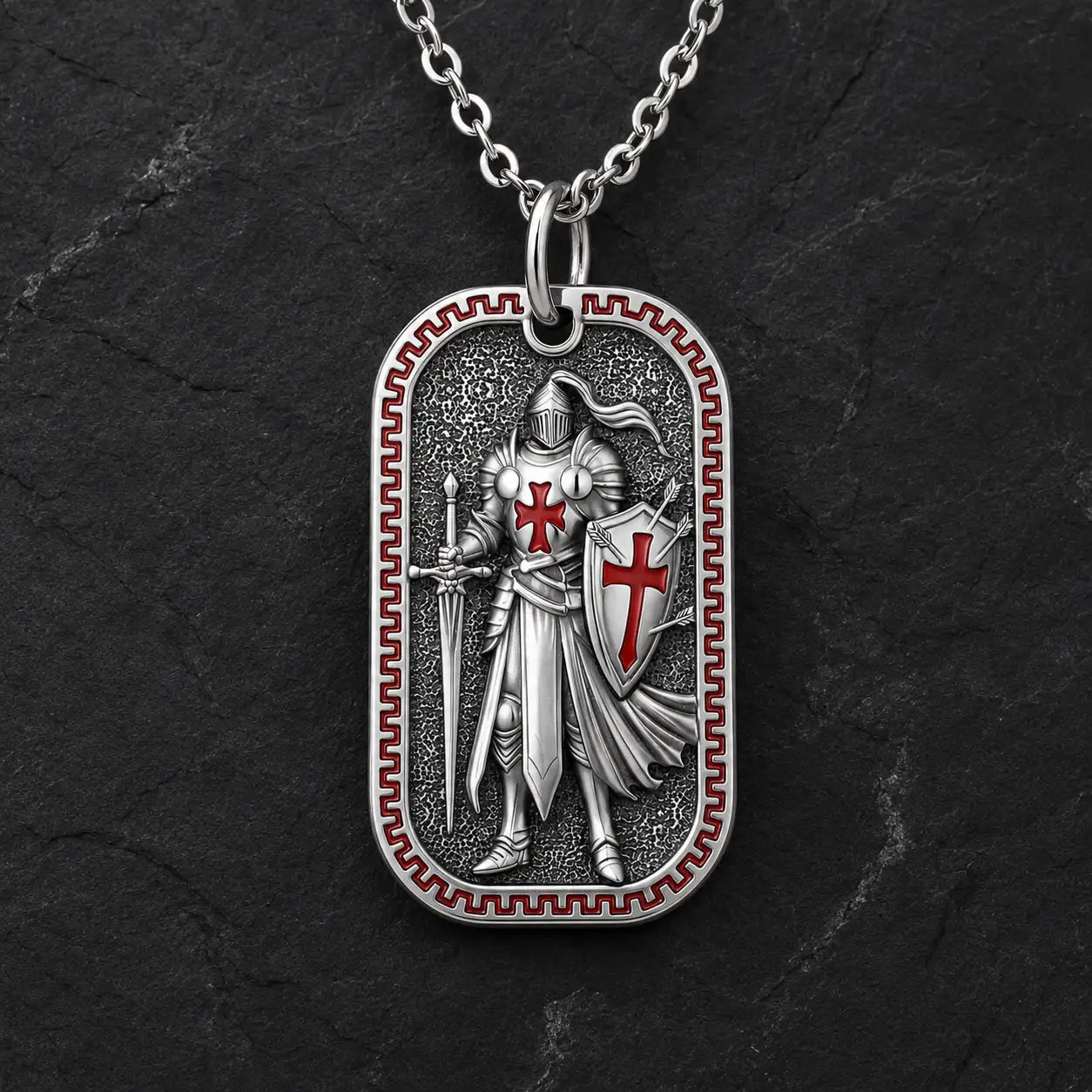 Collier du Croisé de l’Armure de Dieu en argent 925 sur ardoise sombre