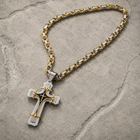 Collier Croisé de l’Espoir en acier inoxydable avec chaîne bicolore et pendentif croix sur pierre médiévale claire