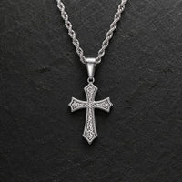 Collier Croix d’Espérance en acier inoxydable avec pendentif croix argentée sur fond anthracite