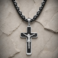 Collier de la Foi du Temple en acier inoxydable noir et argenté avec pendentif crucifix sur pierre médiévale claire