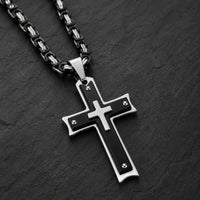 Collier de la Rédemption Sacrée en vue angle 3/4 sur fond ardoise sombre