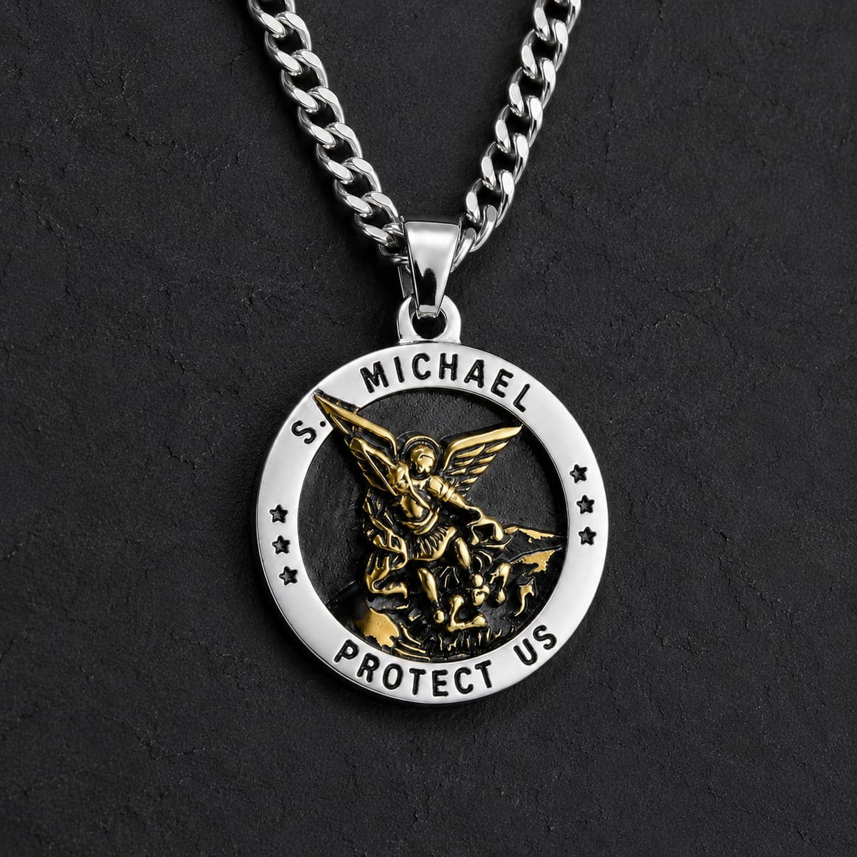 Collier de l'Archange Protecteur en acier inoxydable argenté et doré avec médaille Saint Michel sur ardoise sombre