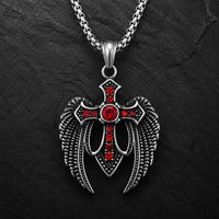 Collier des Ailes du Gardien en acier inoxydable avec croix ailée et pierres rouges sur fond anthracite