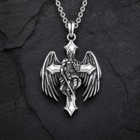 Collier du Gardien Éternel en argent 925 sterling sur fond anthracite sombre