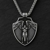 Collier du Pouvoir de l'Archange en acier inoxydable avec pendentif bouclier argenté sur fond anthracite
