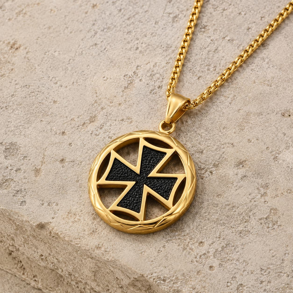 Collier du Sceau doré en acier inoxydable avec pendentif rond croix noire sur pierre médiévale claire
