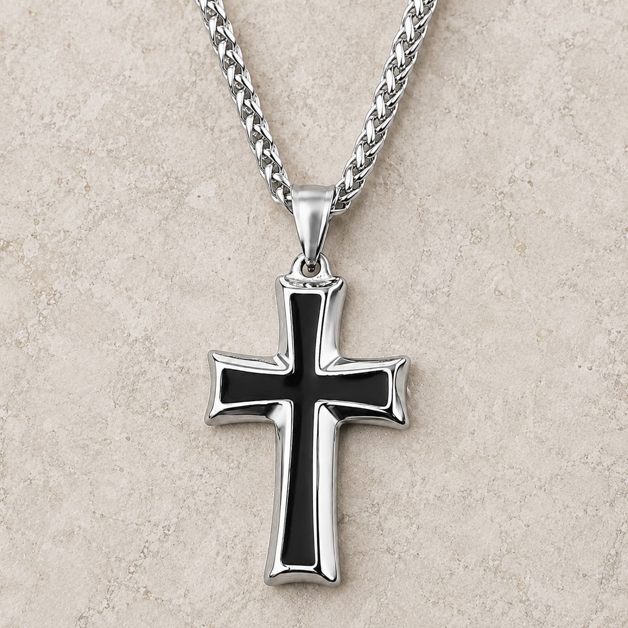 Variante argentée et noire du Collier Ordre du Temple sur pierre médiévale claire