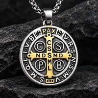 Collier de la Protection de Saint Benoît finition argent vieilli et croix dorée