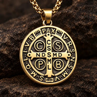 Collier de la Protection de Saint Benoît finition or vieilli sur pierre sombre