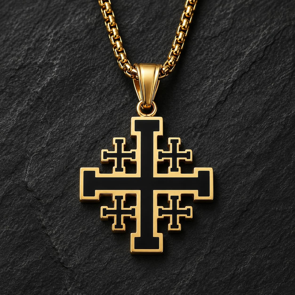 Variante dorée et noire du collier Sacré de l’Ordre de Jérusalem sur fond anthracite sombre