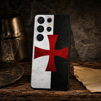 Coque Samsung Croix Templier en silicone avec croix rouge dans une ambiance médiévale sombre.
