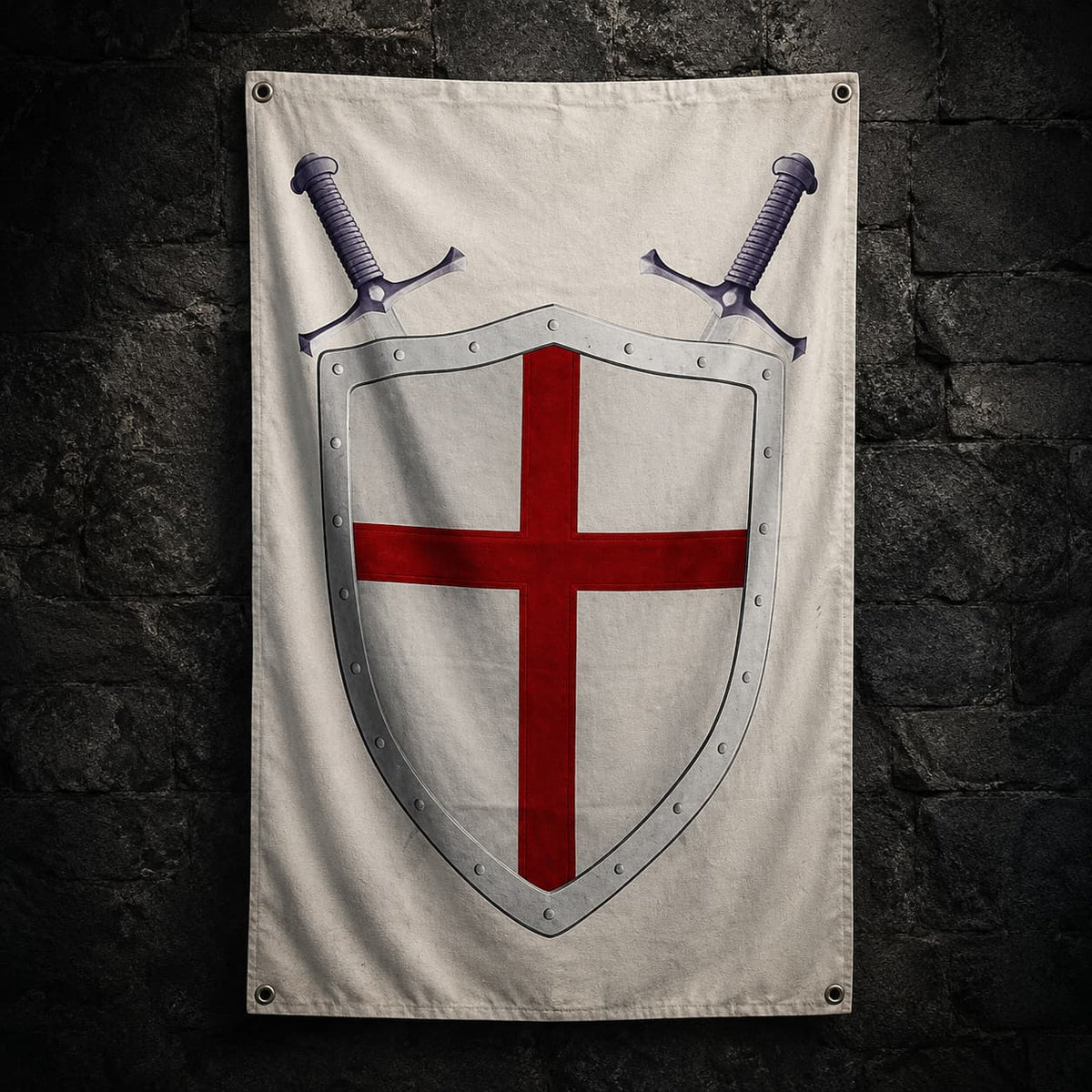 Drapeau du Chevalier Templier en polyester haute qualité accroché sur un mur de pierre médiéval sombre.