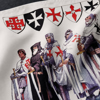 Gros plan sur le motif du Drapeau des Ordres Chevaleresques en polyester haute qualité, avec chevaliers templiers et texture du tissu visible.