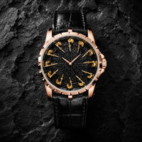Montre des Chevaliers Templiers en alliage métallique avec cadran noir et doré sur fond de pierre noire texturée.