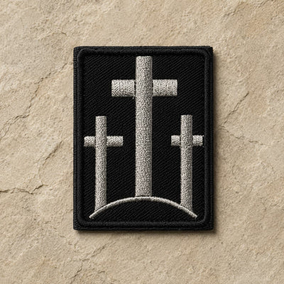 Patch Écusson de l’Arche de Gloire en tissu brodé haute qualité en variante argentée sur fond de pierre claire.