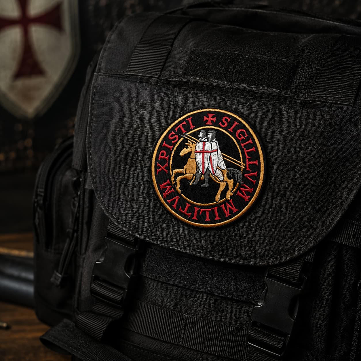 Patch Écusson de l’Exécuteur en tissu brodé fixé sur un sac tactique noir.