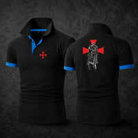Polo Commanderie du Temple en polyester noir présenté en vue face et dos avec croix rouge et chevalier templier.