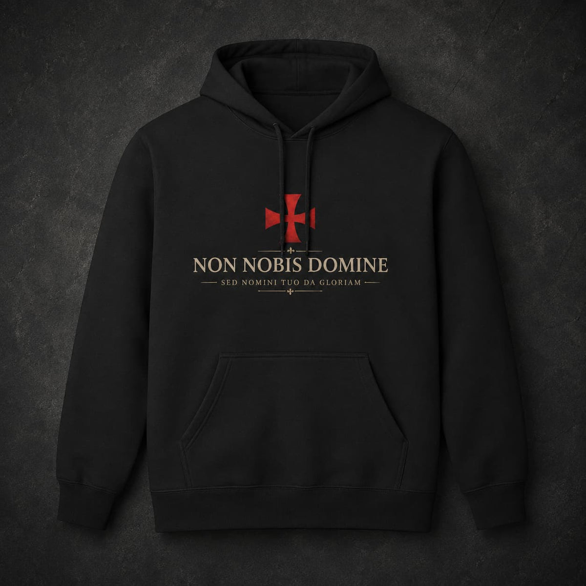Pull à capuche Ange Gardien du Temple en coton et polyester noir avec citation Non Nobis Domine sur le devant.