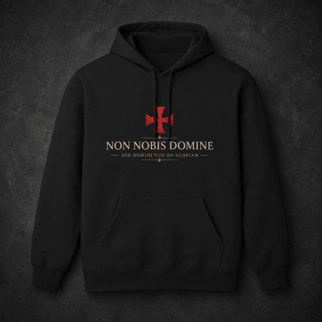 Pull à capuche Ange Gardien du Temple en coton et polyester noir avec citation Non Nobis Domine sur le devant.