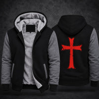 Variante noir et gris du Pull à Capuche Armure du Chevalier avec grande croix rouge au dos.