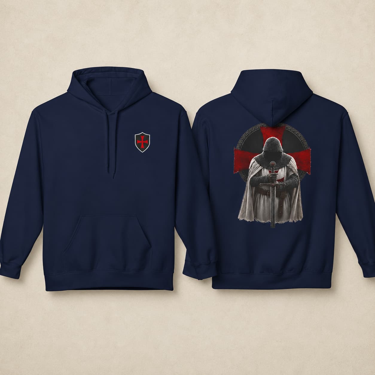 Variante bleu marine du pull à capuche Gardien du Serment avec écusson poitrine et motif templier au dos.