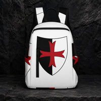 Sac à dos Sceau Templier en polyester avec blason croisé rouge sur fond de pierre sombre.