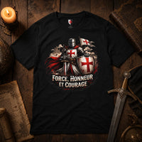 T-shirt Chevalier Templier en coton noir présenté sur table en bois ancien avec bougie, livre et épée.