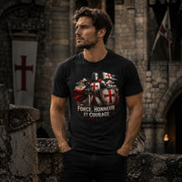 T-shirt Chevalier Templier en coton noir porté par un homme dans une ambiance de château médiéval.