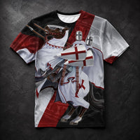 T-Shirt Honneur du Temple en polyester avec motif chevaliers templiers sur fond ardoise sombre.