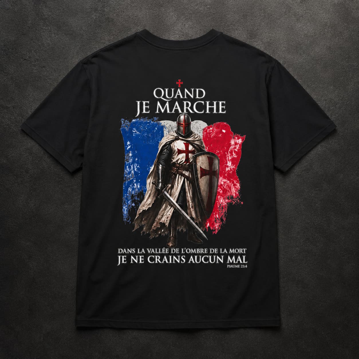 T-Shirt Marche du Templier en coton noir vu de dos avec motif chevalier templier sur fond ardoise sombre.