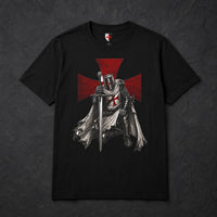 T-Shirt Proclamation du Temple en coton noir avec visuel templier sur fond sombre.
