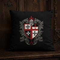 Taie d’Oreiller Croix Templier en polyester noire avec blason médiéval rouge, blanc et argenté.