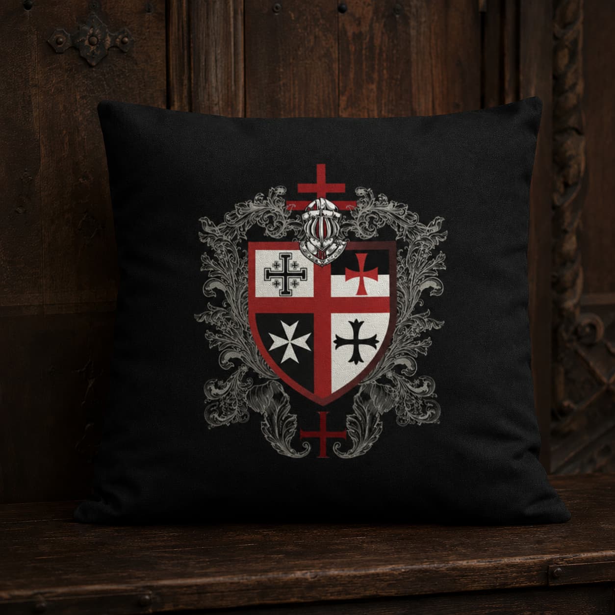Taie d’Oreiller Croix Templier en polyester noire avec blason médiéval rouge, blanc et argenté.
